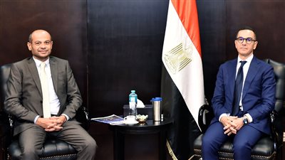 حسن الخطيب ورئيس البورصة يستعرضان سبل التعاون لتشجيع الاستثمار بسوق الأوراق المالية 