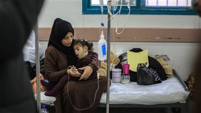 تحذيرات من إغلاق مستشفيين، الاحتلال يحرم طلبة غزة من الدراسة