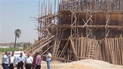 السكرتير العام بسوهاج يتفقد المشروعات المتعثرة بطهطا لإزالة المعوقات