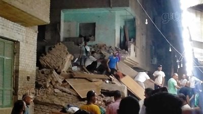 انهيار عقار في الزيتون والحماية المدنية تبحث عن ضحايا أسفل الأنقاض (فيديو وصور)