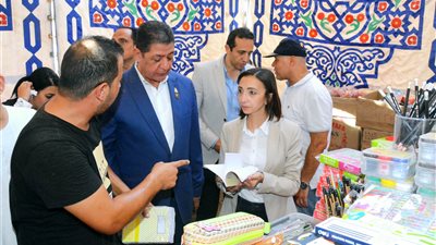 محافظ البحيرة تفتتح معرض 