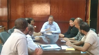 رئس مدينة إسنا يبحث نسب التنفيذ والمعوقات لمشروعات 