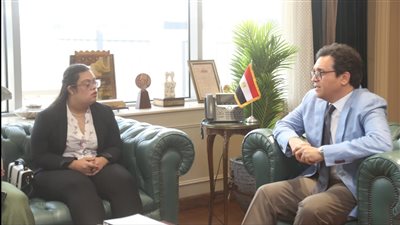 هنو يستقبل التشكيلية مريم وجيه ويعرض أعمالها بمقر 