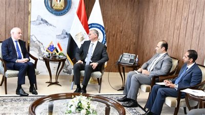 بدوي يستقبل سفير أستراليا بالقاهرة لبحث التعاون في مجالات البترول