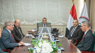 وزير الإنتاج الحربي يوجه شركات القطاع نحو الذكاء الاصطناعي وتكنولوجيا التصنيع الحديثة