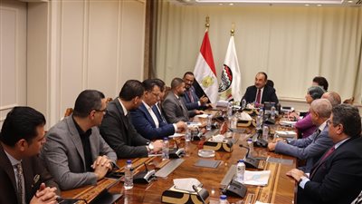 وزير قطاع الأعمال يبحث التعاون مع جمعية مطوري القاهرة الجديدة والعاصمة الإدارية