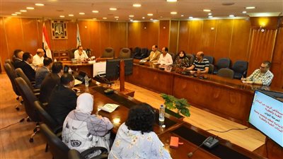 محافظة أسيوط تناقش المشروعات المتقدمة في مبادرة المشروعات الخضراء
