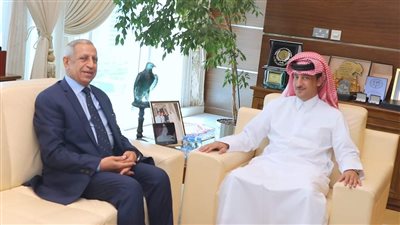 رئيس الأكاديمية العربية ووكيل المواصلات القطرية يبحثان سبل تعزيز التعاون 