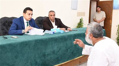 نائب محافظ الفيوم والسكرتير العام المساعد يبحثان 16 شكوى بلقاءات خدمة المواطنين 