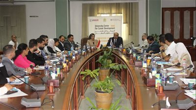 جامعة المنصورة تناقش المسارات المهنية في مجال صناعة الذكاء الاصطناعي