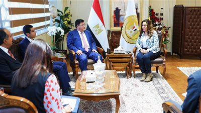 وزيرة التنمية المحلية تبحث مع 