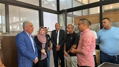 سكرتير عام الإسماعيلية يشهد المقابلات الشخصية للمتقدمين لشغل وظائف بإحدى شركات المقاولات