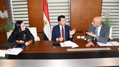 بحضور 3 وزراء، مناقشة تطوير وتنمية الطفولة المبكرة والتنشئة المستدامة 