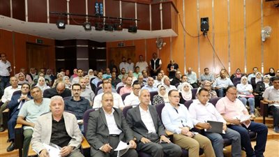 محافظ الشرقية يبحث مع رؤساء المراكز والمدن ملف التصالح في مخالفات البناء