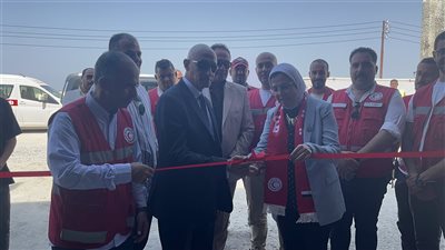 على مساحة 10 آلاف متر، محافظ شمال سيناء يفتتح المركز اللوجستي لدعم غزة (فيديو)