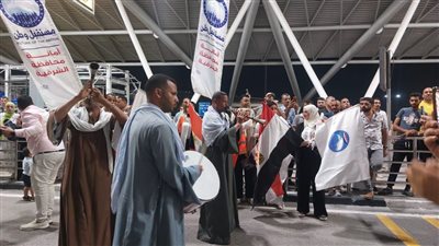بالمزمار والطبل البلدي، استقبال بعثة مصر البارالمبية في مطار القاهرة (صور)