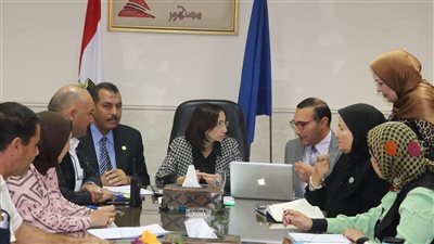 محافظ البحيرة تتفقد أعمال لجنة تقييم المشروعات الخضراء الذكية بالمكتبة العامة بدمنهور 
