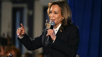  شخص يعترض بسيارته موكب كامالا هاريس لهذا السبب (فيديو)