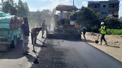 محافظ دمياط يتابع أعمال تطوير طريق الروضة