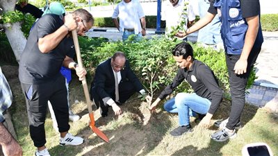 مبادرة الرئيس، زراعة 100 شجرة مثمرة في نادي العاملين بجامعة القناة (صور)