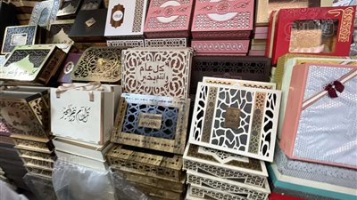 صناديق حلوى المولد النبوي.. مزينة بنقوش تعبر عن الثقافة المصرية.. تصنع من الخشب والبلاستيك.. وأسعارها تبدأ من 60 جنيها (صور)