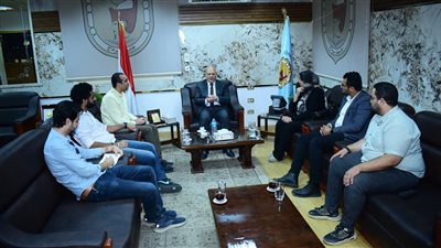 رئيس جامعة سوهاج: تشجيع ريادة الأعمال ونشر ثقافة الإبداع بين الشباب