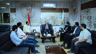 النعماني يناقش آليات التعاون بين جامعة سوهاج وإحدى شركات ريادة الأعمال 