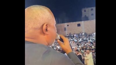 عايز تلعب في أقواتي، امبراطور الكف يتوعد آبي أحمد في حشد غفير من الصعايدة (فيديو)