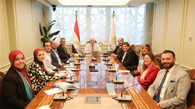 وزير التعليم العالي يجتمع بفريق عمل مؤسسة شباب القادة 