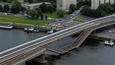 انهيار جسر كارولا التاريخى فى مدينة دريسدن شرق ألمانيا (صور)