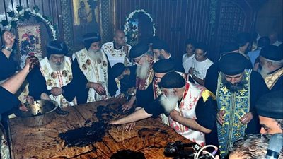 أسقف حلوان يطيب رفات الأنبا برسوم بديره في المعصرة