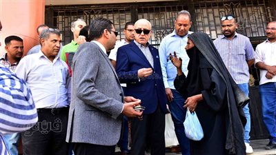 محافظ الأقصر يتفقد سير العمل بمستشفى الصدر في إسنا (صور)