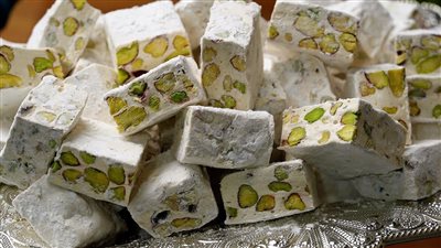 طريقة عمل النوجا، من حلوى المولد اللذيذة ويسهل تحضيرها 