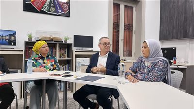 القنصل العام الأمريكي يستعرض إجراءات الحصول على فيزا الدراسة