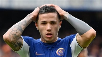 إنزو يسجل هدف تشيلسي الأول في شباك ليفربول 