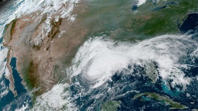 الإعصار فرنسين يضرب ولاية لويزيانا الأمريكية برياح عاصفة وأمطار غزيرة