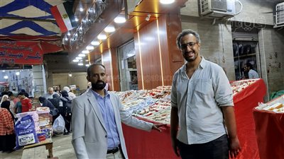 الكيلو بـ 100 جنيه، إقبال كبير على شراء حلوى المولد بالغربية (فيديو)