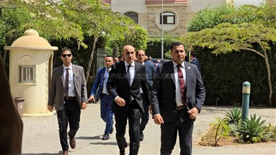 وزير التعليم يشارك في تشييع جثمان إيهاب جلال (صور)