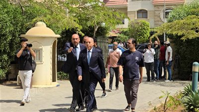 محافظ القاهرة يشارك في تشييع جثمان إيهاب جلال (صور)