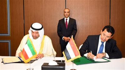 صبحي يوقع بروتوكولين للتعاون في مجالي الشباب والرياضة مع الكويت
