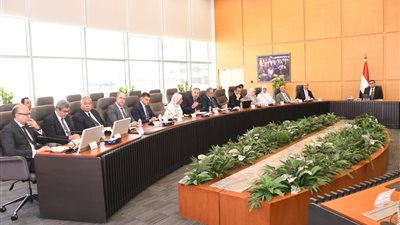 وزير الإسكان يتابع استعدادات المشاركة بالمنتدى الحضرى العالمى