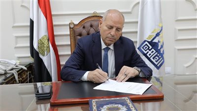 محافظ القاهرة يخفض تنسيق القبول ببعض المدارس الفنية