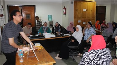 مستشفى صحة المرأة بجامعة أسيوط ينظم ورشة لمساعدة حديثي الولادة على التنفس 