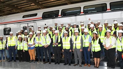 رئيس ألمانيا يزور محطة العاصمة بالخط الأول من القطار الكهربائي السريع