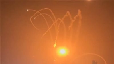 صفارات الإنذار تدوي في مدينة صفد ومحيطها وسط اعتراضات جوية ضخمة (فيديو)