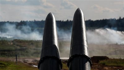 العالم على شفا كلمة، مسؤول أمريكي سابق بـ