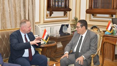 عبد الصادق يستقبل نائب رئيس جامعة إيست لندن لتفعيل بروتوكول التعاون المشترك 