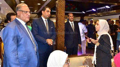 نائب محافظ الأقصر يستقبل الفائزين فى المشروع الوطنى للقراءة (صور)