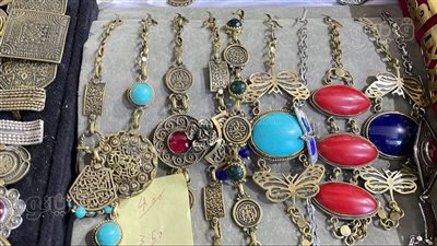 مشغولات النحاس.. حرفة متوارثة وإبداع متجدد بمعرض أهلا مدارس.. إنتاج مشغولات مرصعة بالأحجار الكريمة.. سحر رمضان: كل قطعة لها طابع خاص وتصميم مميز (فيديو وصور)