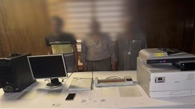 ضبط 3 أشخاص لتزوير المحررات الرسمية مقابل مبالغ مالية فى المطرية 